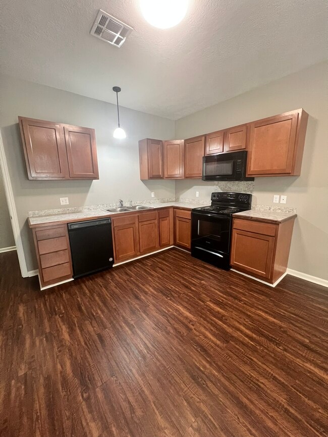 Building Photo - 951 Tallow Rd