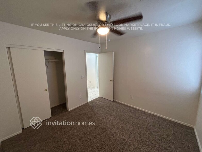 Building Photo - 5903 S 32nd Ln