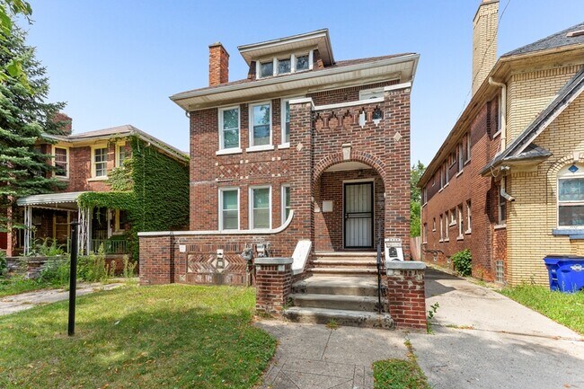 Primary Photo - 2964 Leslie St