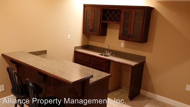 Building Photo - 5 br, 3 bath House - 8739 William Dr.