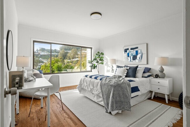 Building Photo - 724 Teresita Blvd