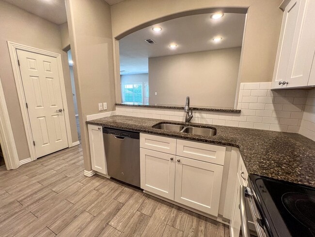 Building Photo - 6705 MARIBETTE RD