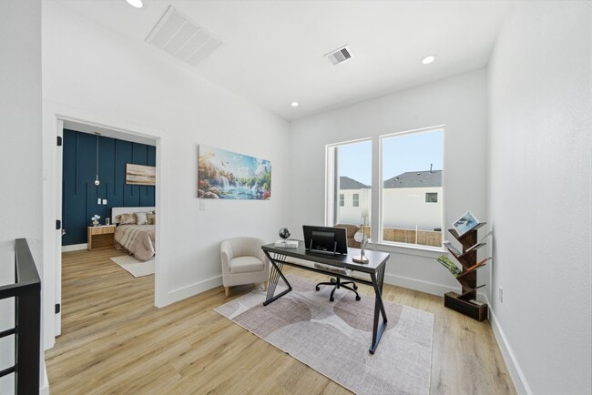 Building Photo - 8910 Knoll Leaf Dr