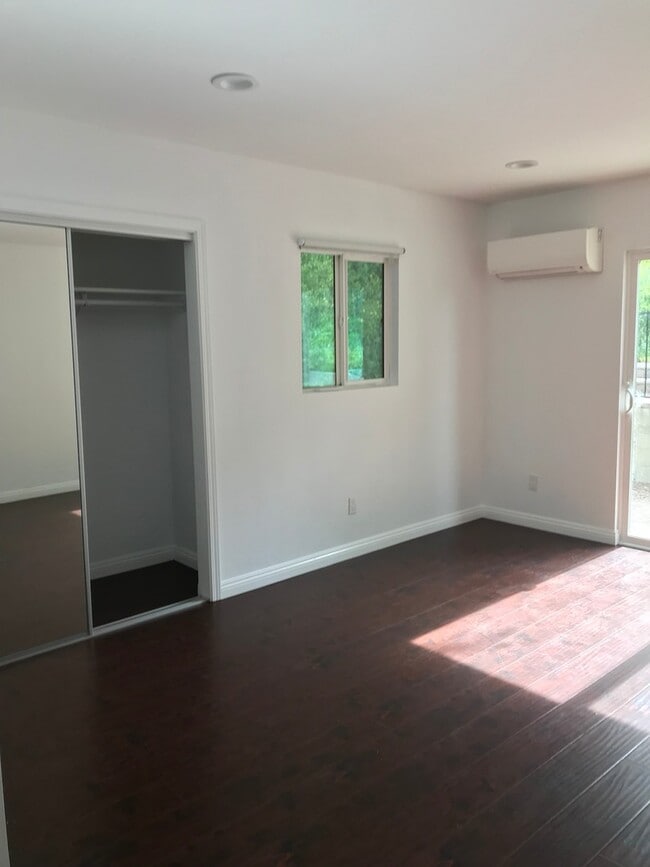 Building Photo - Spacious Dual-Unit Home in Prime Echo Park Location *Close to Dodger Stadium*