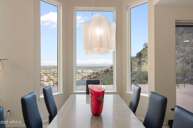 Building Photo - 126 W North Ln