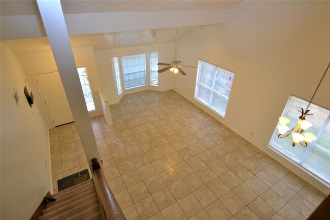 Building Photo - 12410 Meadow Briar Dr