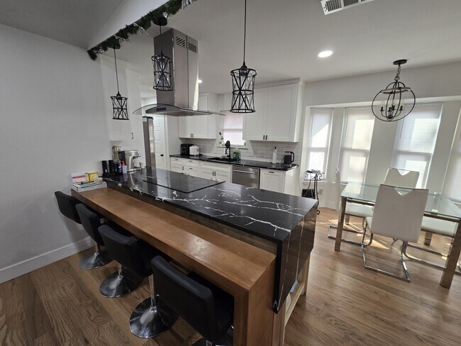 Building Photo - 5509 Edgewater Cir