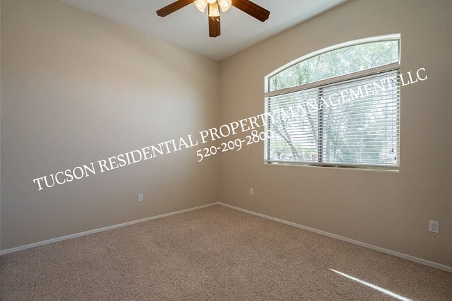 Building Photo - 10737 S Miralago Dr