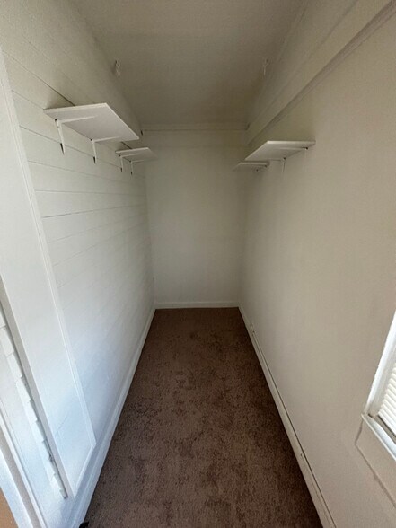 Building Photo - 667 Green St