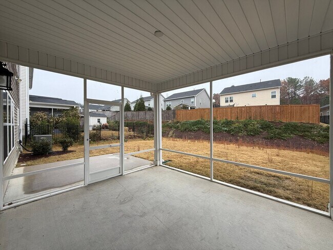 Building Photo - Gorgeous 5BD, 3BA Raleigh Home with Tons of Modern Upgrades in an HOA Community with Premier Amen...