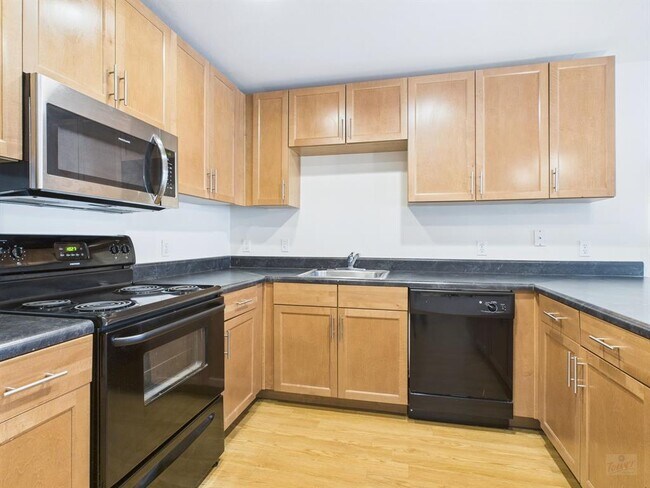 Building Photo - 711 W 32nd St