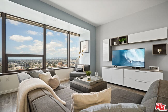 Building Photo - 1100 Wilshire Blvd