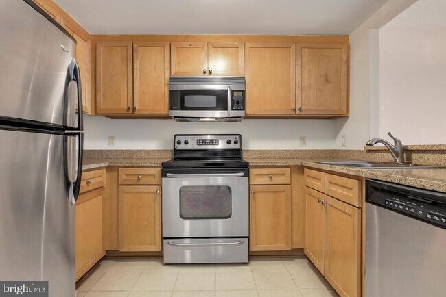 Building Photo - 1150 K St NW