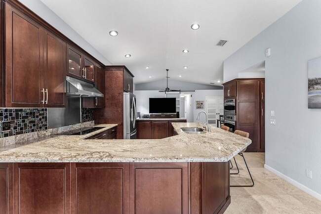 Building Photo - 7076 Middlebury Dr