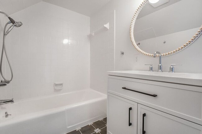 Building Photo - 1216 Sophia St