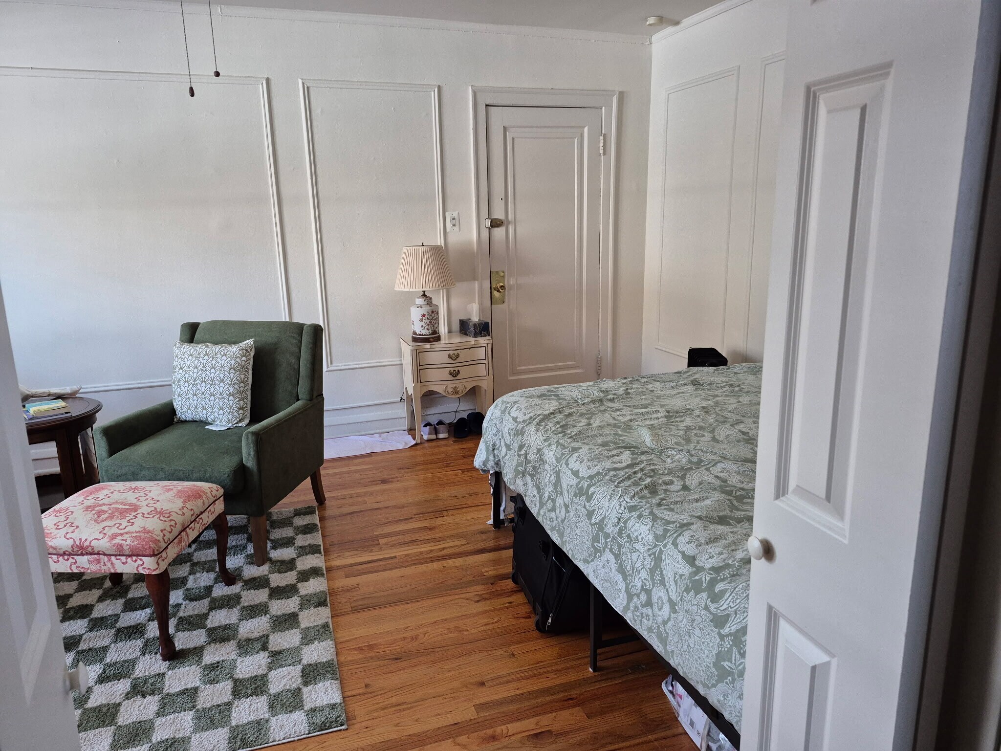 Large studio - 4531 Ashland N Ave