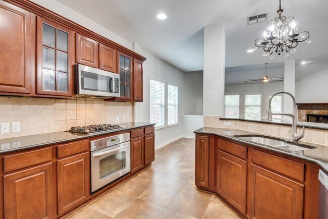 Building Photo - 628 Bottle Brush Dr