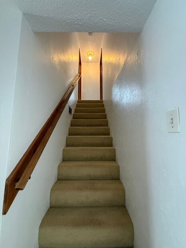 Building Photo - 3 Bed 1 Bath