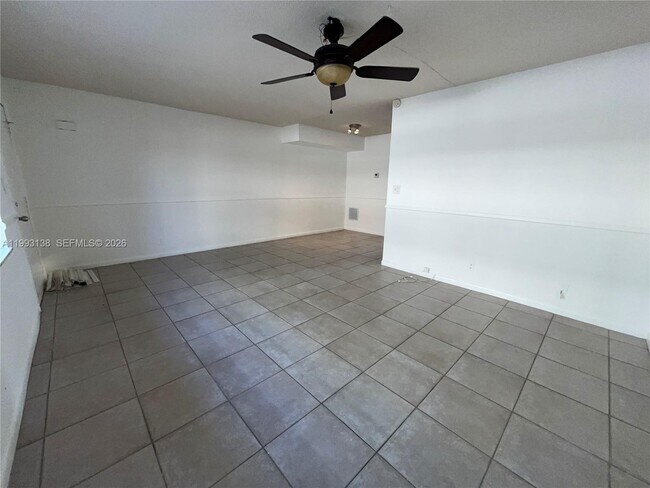 Building Photo - 1100 SE 4th Ave