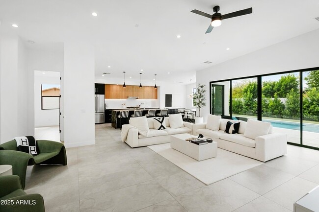 Building Photo - 4002 N 33rd Pl