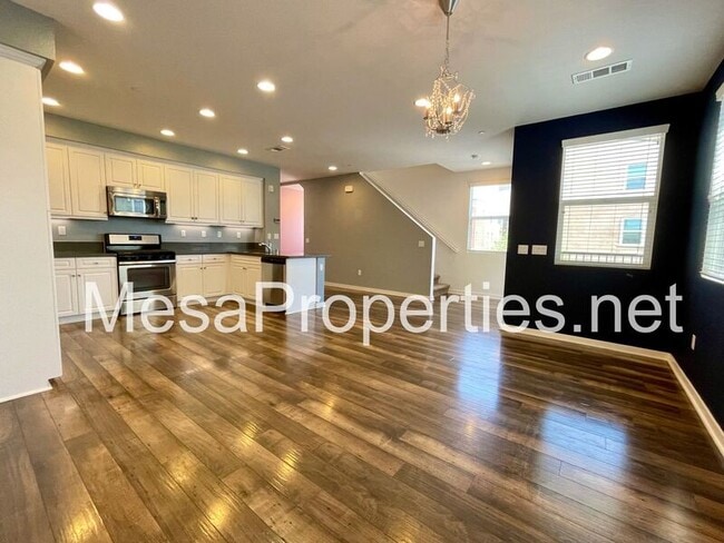 Building Photo - 8870 Camphor Ave