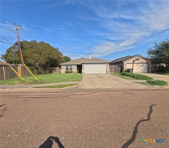 Building Photo - 2902 Lenora Dr
