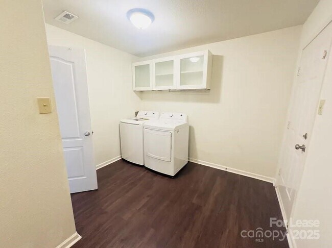 Building Photo - 3609 McDuff Ct