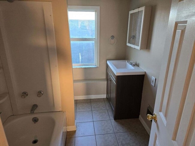 Building Photo - 2470 Collis Ave