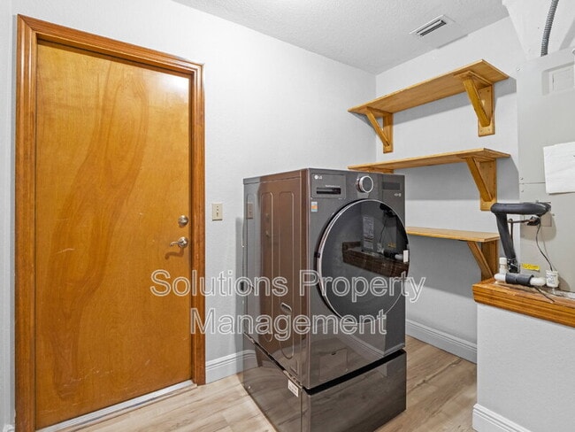 Building Photo - 751 Greenwood Manor Cir