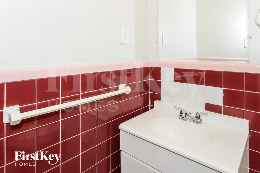 Building Photo - 2392 Hopewell Ln