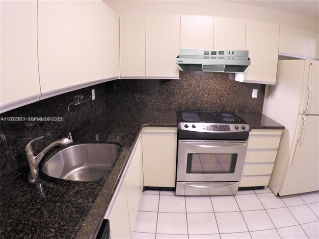 Building Photo - 18151 NE 31st Ct