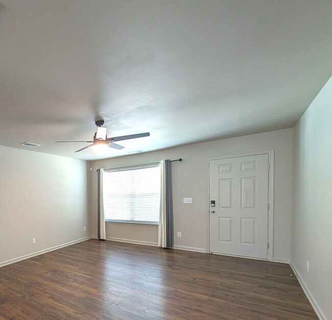 Building Photo - Charming home located in the Apple Creek Community in Dallas NC!