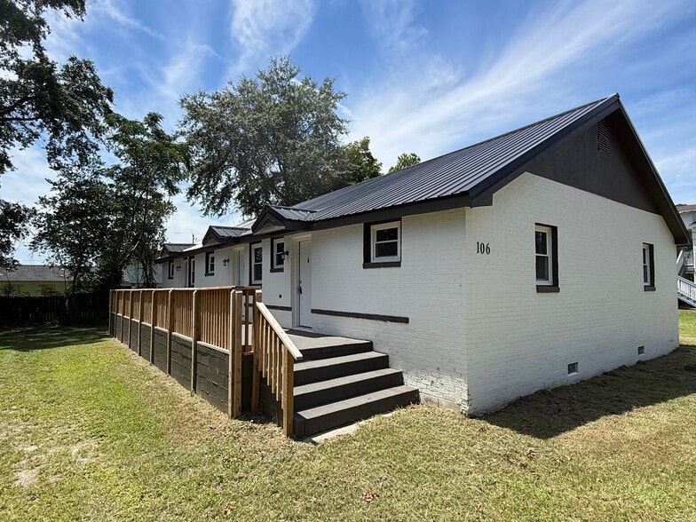 Building Photo - 108 Molette St