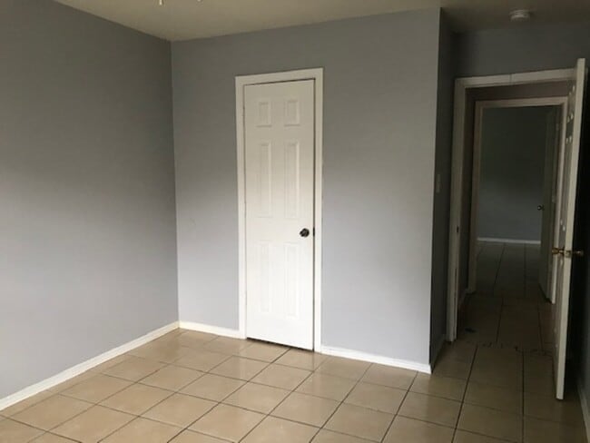 Building Photo - 7625 Windsor Oaks
