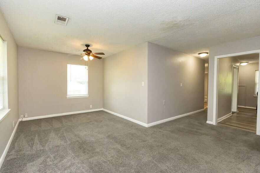 Building Photo - 305 Sunrise Ln