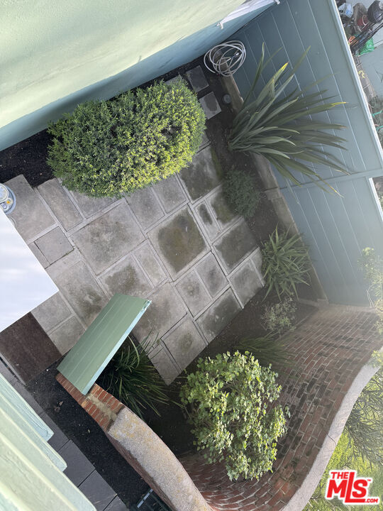 Building Photo - 5259 1/2 Village Green