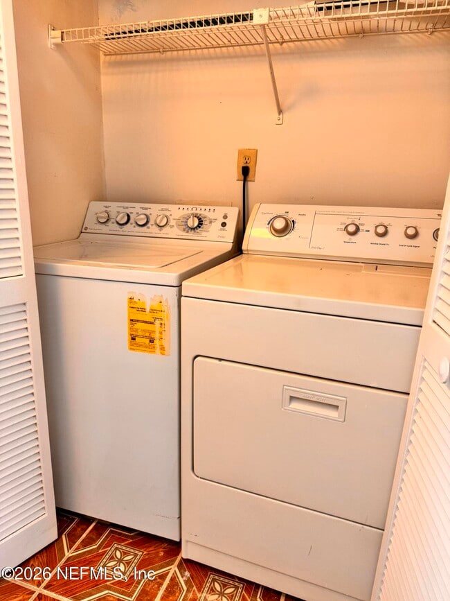 Building Photo - 516 Aquatic Dr