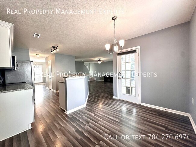 Building Photo - 7603 Rolling Meadows Ln