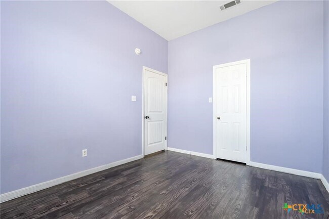 Building Photo - 605 Paintbrush Dr