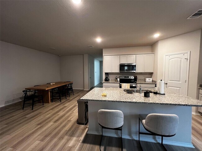Building Photo - 1009 Marvin Wy
