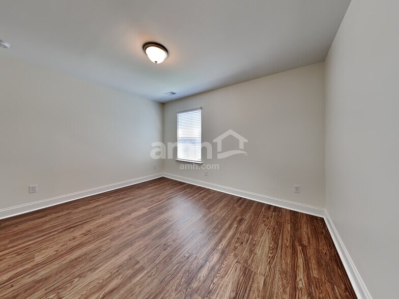 Building Photo - 288 Bering Ln