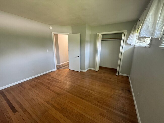 Building Photo - 3BR/2BA/2CarGarage Only A Few Minutes From Everything! Ask About Our Move-In Special!