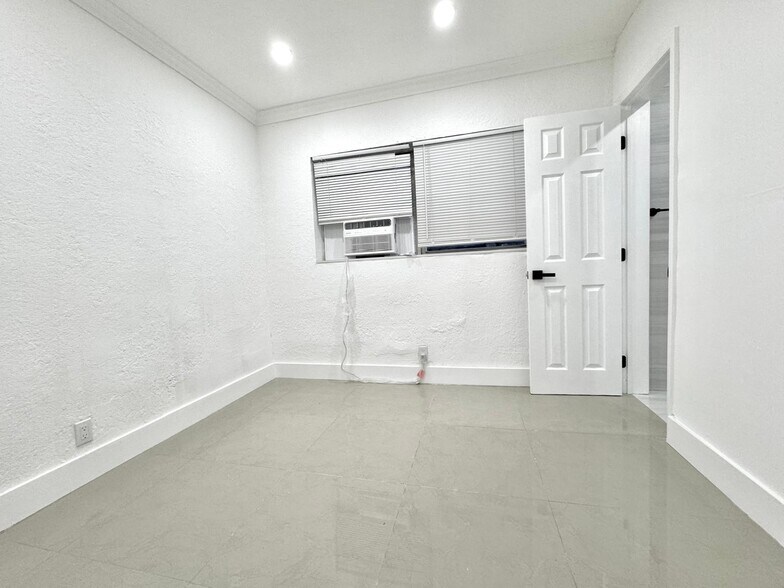 Building Photo - 612 NW 1st Ave