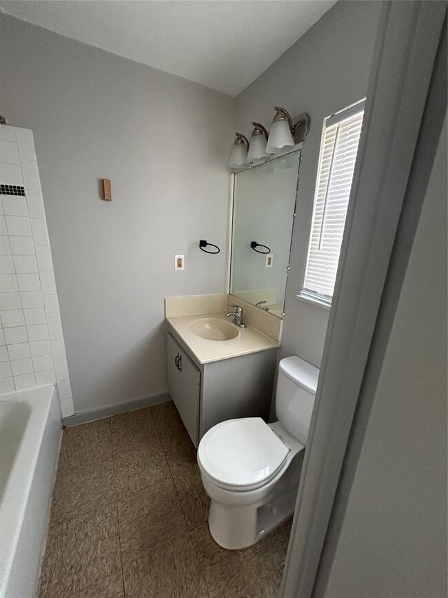 Building Photo - 1107 Pine St