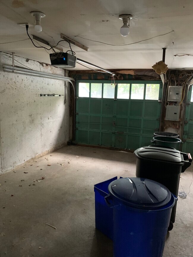 Building Photo - 5489 Vicaris St