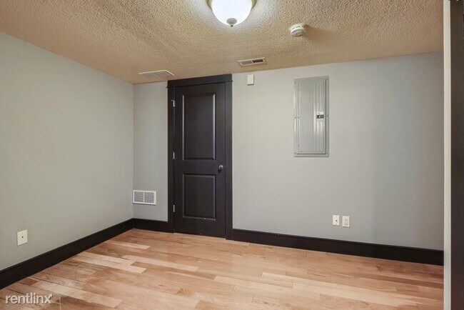 Building Photo - 4 br, 3.5 bath House - 2814 Prado Lane