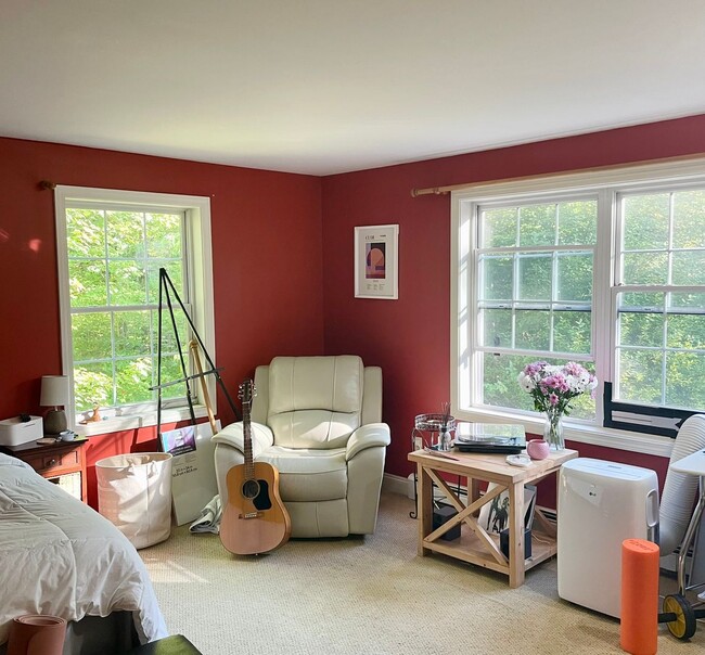 Building Photo - Sublet available now to May. Stunning 5 bedroom Falmouth Home