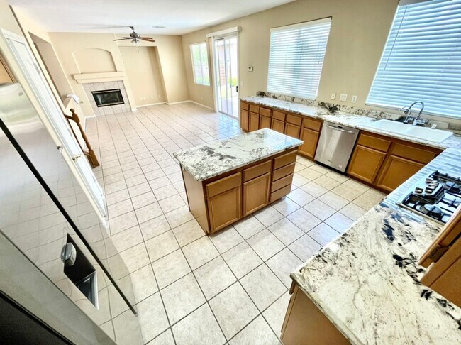 Building Photo - 2722 La Porte Ct