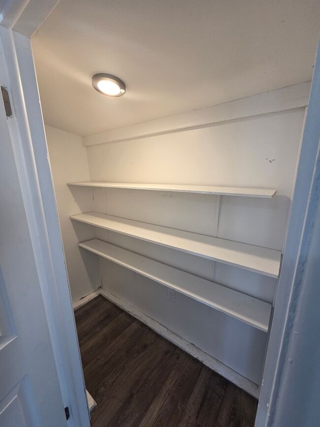 Building Photo - 1200 E Beaumont St