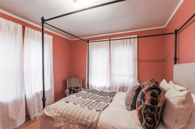 Building Photo - 2700 NW 17th St